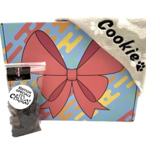 adorable et original coffret fete des pere ou mere avec ballotin de chocolat et plaid brode au nom du chien