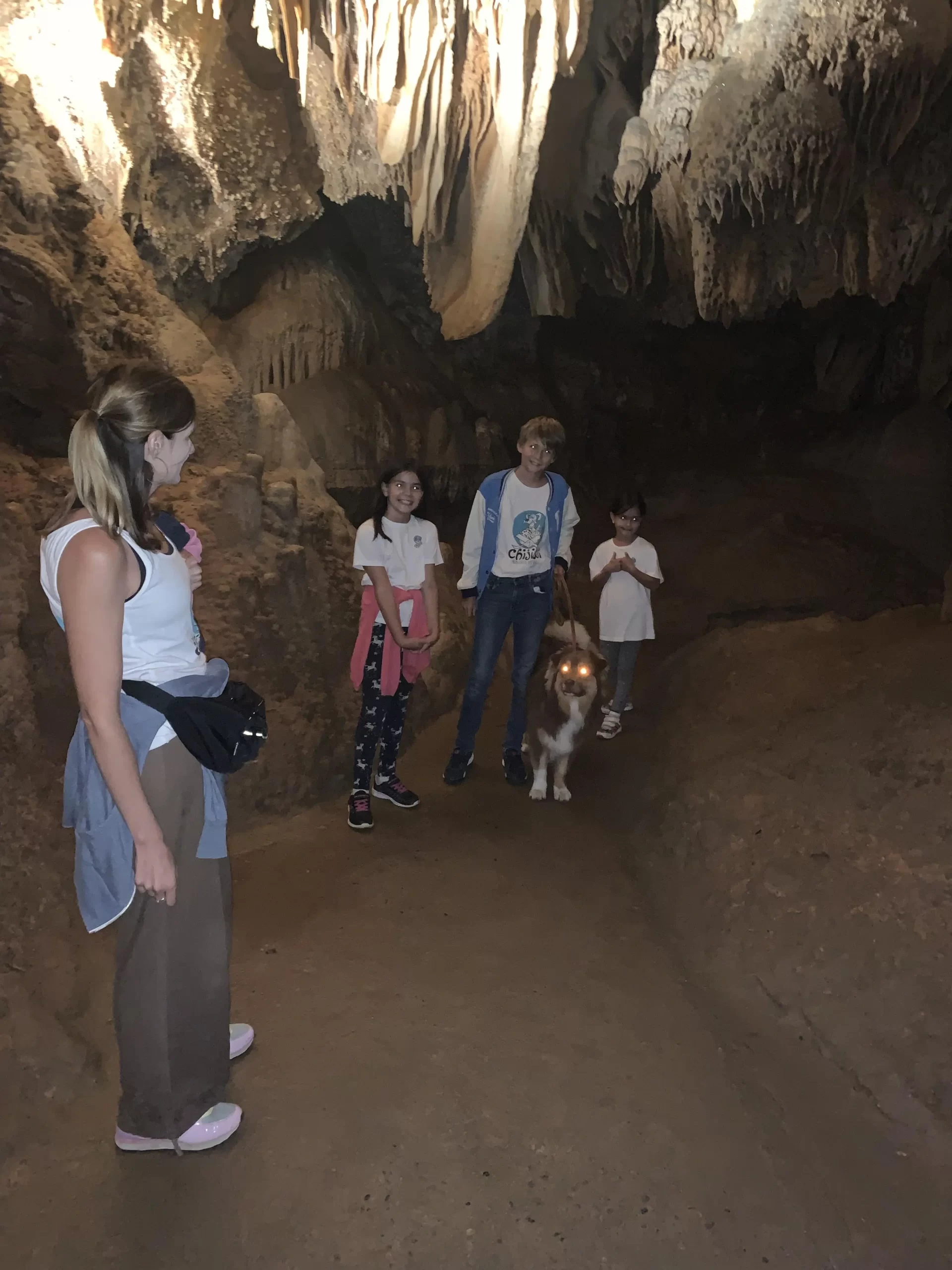 grotte de la madeleine avec notre chien Cookie